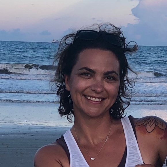 Meet your Posher, Yvette - Picture 1 of 1